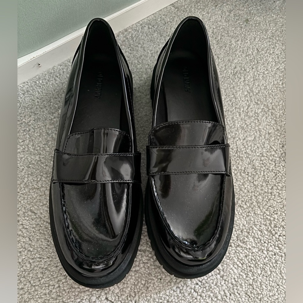 NWOT Old Navy chunky lug sole loafers